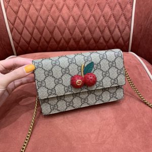 古驰女包官网 Gucci GG Supreme帆布樱桃包 481291 K9GXT 8694