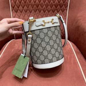 Gucci官方网古驰中国Horsebit水桶包成都金牛区637115
