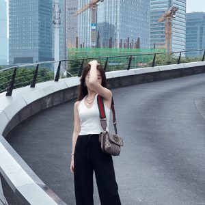 Gucci古驰官方品牌Supreme双面虎头斜跨包上身种草图上海静安区501050