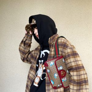 品牌包包gucci(古奇)Deraemon 哆啦A梦联名系列腰包小白同款上身图647817