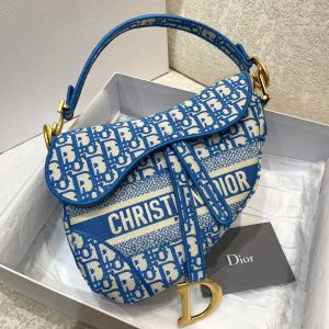 Dior最新矢车菊蓝字母Saddle Bag马鞍包M0446CRIW_M917上海浦东区