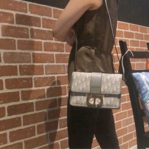迪奥包包Dior 30 Montaigne 蒙田 M9203UTZQ_M932上身效果图