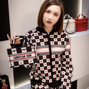 迪奥DiorTote最新七夕系列包包上身效果图