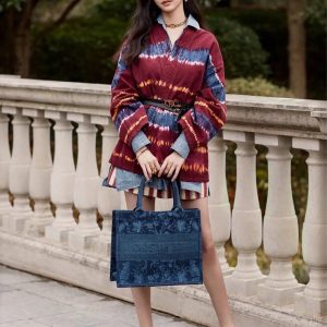 迪奥手袋小号 Dior Book Tote丹宁布系列上身效果图