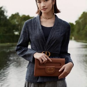 迪奥链条手包大号Dior Double 焦糖色上身效果图