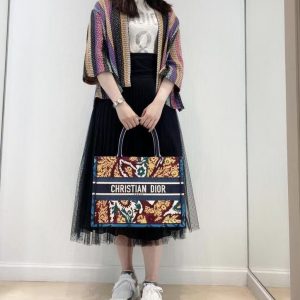 迪奥春夏最新配色Dior Book Tote手袋小号上身效果图