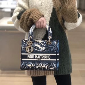 迪奥手袋最新椰树系列24CM Lady Dior上身效果图