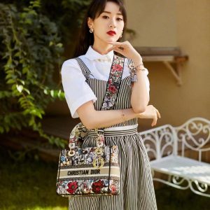 迪奥Lady手袋五格早春最新月季花系列 24CM上身效果图