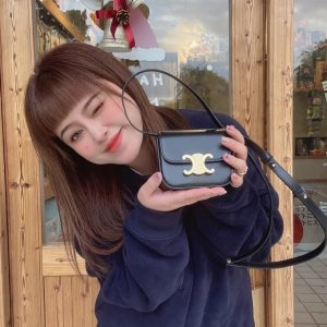 Celine TRIOMPHE 思琳迷你手袋 10I513DPV.30BG上身效果图