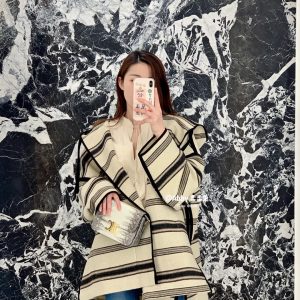 DubaiCeline喜马拉雅凯旋门手袋思琳包包价格及图片上身图