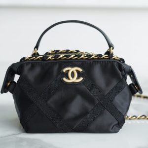 香奈儿𝗖𝗛𝗔𝗡𝗘𝗟 2022春夏尼龙链条手拿包香奈儿包包链子