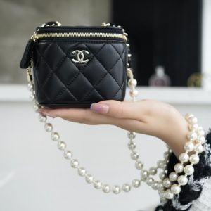𝗖𝗛𝗔𝗡𝗘𝗟香奈儿新款珍珠盒子包黑色香奈儿包包女包上身图