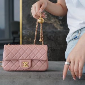 𝗖𝗛𝗔𝗡𝗘𝗟香奈儿CF金属球大mini方胖子干枯玫瑰粉香奈儿的包