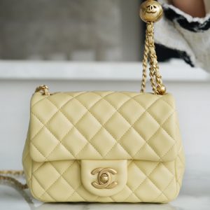 𝗖𝗛𝗔𝗡𝗘𝗟香奈儿𝐂𝐅金属球 方胖子 小鸡黄香奈儿的女包