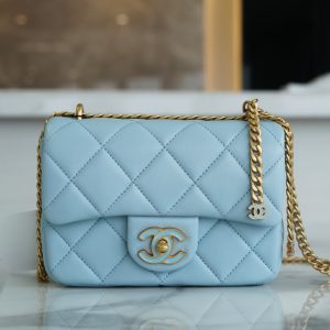 𝗖𝗛𝗔𝗡𝗘𝗟香奈儿𝟐𝟐𝗣珐琅扣方胖子 浅蓝香奈儿包包所有款式