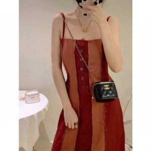 香奈儿小号链条化妆包双金球黑色香奈儿链条小包包上身图