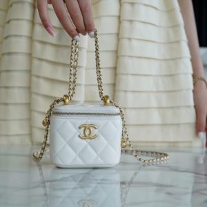 𝖢𝗁𝖺𝗇𝖾𝗅 香奈儿小号链条化妆包双金球白色香奈儿链条小包包