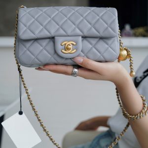 𝗖𝗛𝗔𝗡𝗘𝗟𝐂𝐅金属球 大Mini香奈儿女士包包价格表官网图片