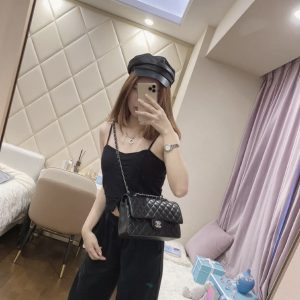 𝗖𝗹𝗮𝘀𝘀𝗶𝗰 𝗖𝗙 𝗙𝗹𝗮𝗽中号经典口盖包 黑羊金香奈儿口盖包上身图