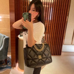 𝗖𝗛𝗔𝗡𝗘𝗟香奈儿19系列口盖包黑香奈儿口盖包经典款上身图