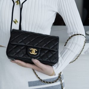 𝗖𝗛𝗔𝗡𝗘𝗟  新款编织金球𝐂𝐅大𝐦𝐢𝐧𝐢香奈儿22年新款包包上身图