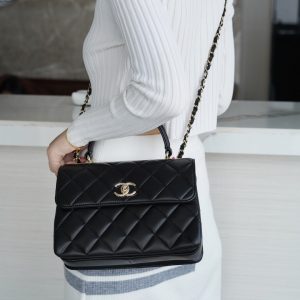 𝗖𝗛𝗔𝗡𝗘𝗟2022春夏新款 𝑻𝒓𝒆𝒏𝒅𝒚 𝑪𝒄口盖包香奈儿的包上身图