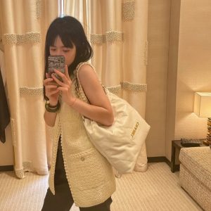 𝗖𝗛𝗔𝗡𝗘𝗟 22大号手袋白色2022新款香奈儿手袋中国官网上身图