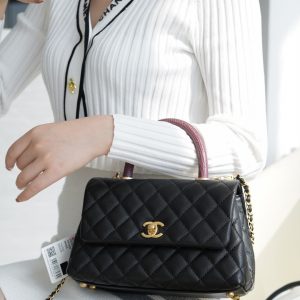 chanel 𝐂𝐨𝐂𝐨 𝐇𝐚𝐧𝐝𝐥𝐞 蜥蜴手柄包 黑色香奈儿手柄包包上身图