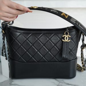 chanel gabrielle经典手提流浪包黑色中号香奈儿流浪包包