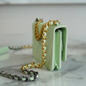 chanel 19系列手袋淡绿色香奈儿19手袋什么颜色好看