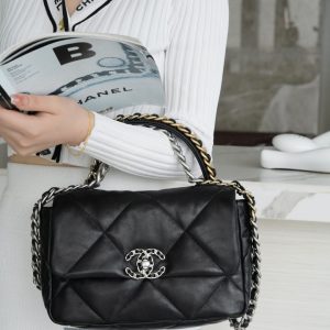 chanel 19bag2022新版银色配饰 小号香奈儿包包官网上身图