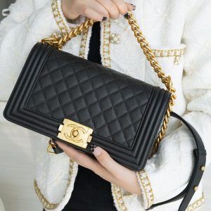 chanel leboy黑金中号香奈儿leboy黑金中号专柜价格上身图