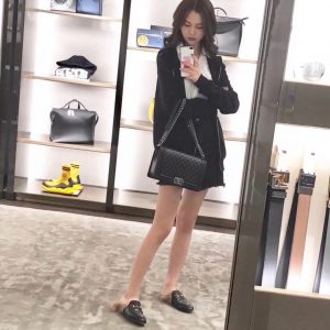 chanel leboy大球纹 黑银中号香奈儿leboy包包上身效果图