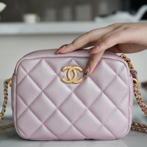 chanel2022秋冬新品子弹壳横款相机包 珠光粉香奈儿的包