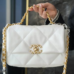 chanel 19 bag珠光白香奈儿女士包包价格表官网报价