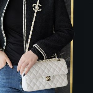 chanel cf classic flap 珠光白香奈儿包包官方旗舰店上身图