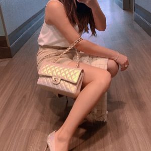 chanel cf classic flap 珠光白香奈儿包包官网中国官方上身图