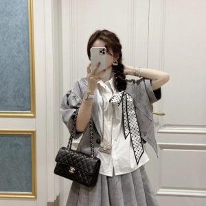 chanel cf classic fiap 小号 黑牛金香奈儿口盖包上身图