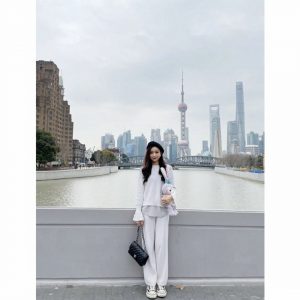 chanel cf classic fiap 荔枝球纹小号 黑牛银香奈儿口盖包上身图