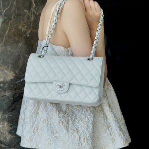 chanelClassic Flap经典口盖包仙女白香奈儿名牌包包上身图