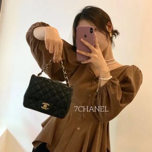 chanel  classic flap荔枝纹 方胖子 黑金香奈儿包包女包上身图