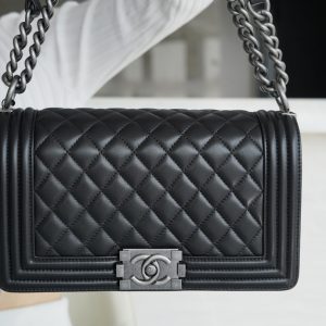 chanel香奈儿 boy 羊皮黑银 中号香奈儿包包经典款