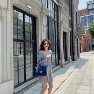 chanel 19bag牛仔蓝小号香奈儿女包官方网站旗舰店上身图