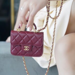 chanel 2022新款手柄零钱包酒红香奈儿女包旗舰店上身图