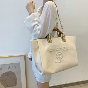 chanel 超仙珍珠刺绣沙滩包 杏色官方网站香奈儿包包上身图