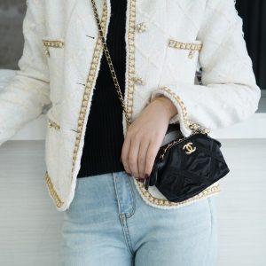 chanel 2022春夏新品尼龙链条手拿包香奈儿经典链条包图片