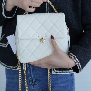 chanel 2022双肩背包复古奶白香奈儿双肩背包价格和图片