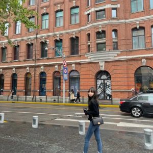 chanel leboy小羊皮黑金中号香奈儿包包leboy包包上身效果