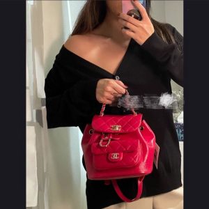 chanel 新款 duma双肩包上身图玫红色香奈儿duma双肩包