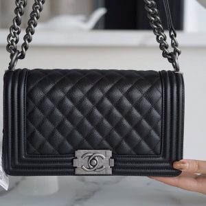 chanel leboy小球纹黑银中号香奈儿leboy包包价格